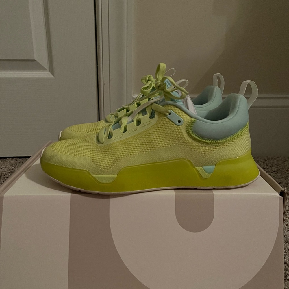 While On Eath Trainers - image 5